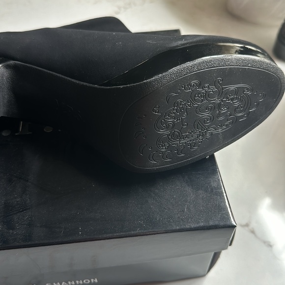 High heel bootie black size 11 - Picture 2 of 3